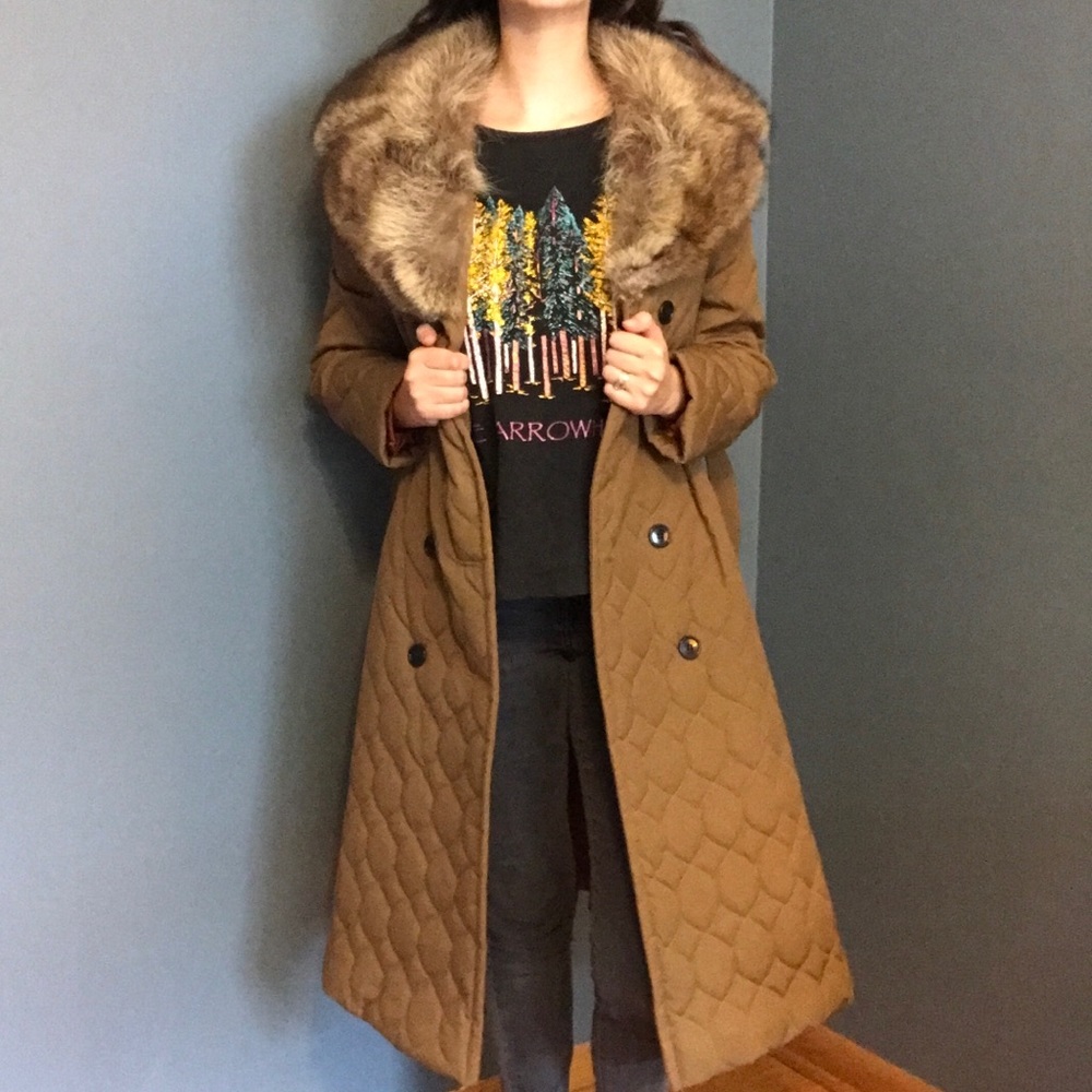 🔻SOLD🔻Vintage Trench w/ Fur Collar - Picture 1 of 8